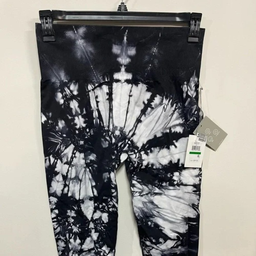 BNWT DKNY Sport Tight Large Black